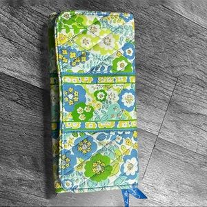 Vera Bradley large wallet. Never been used